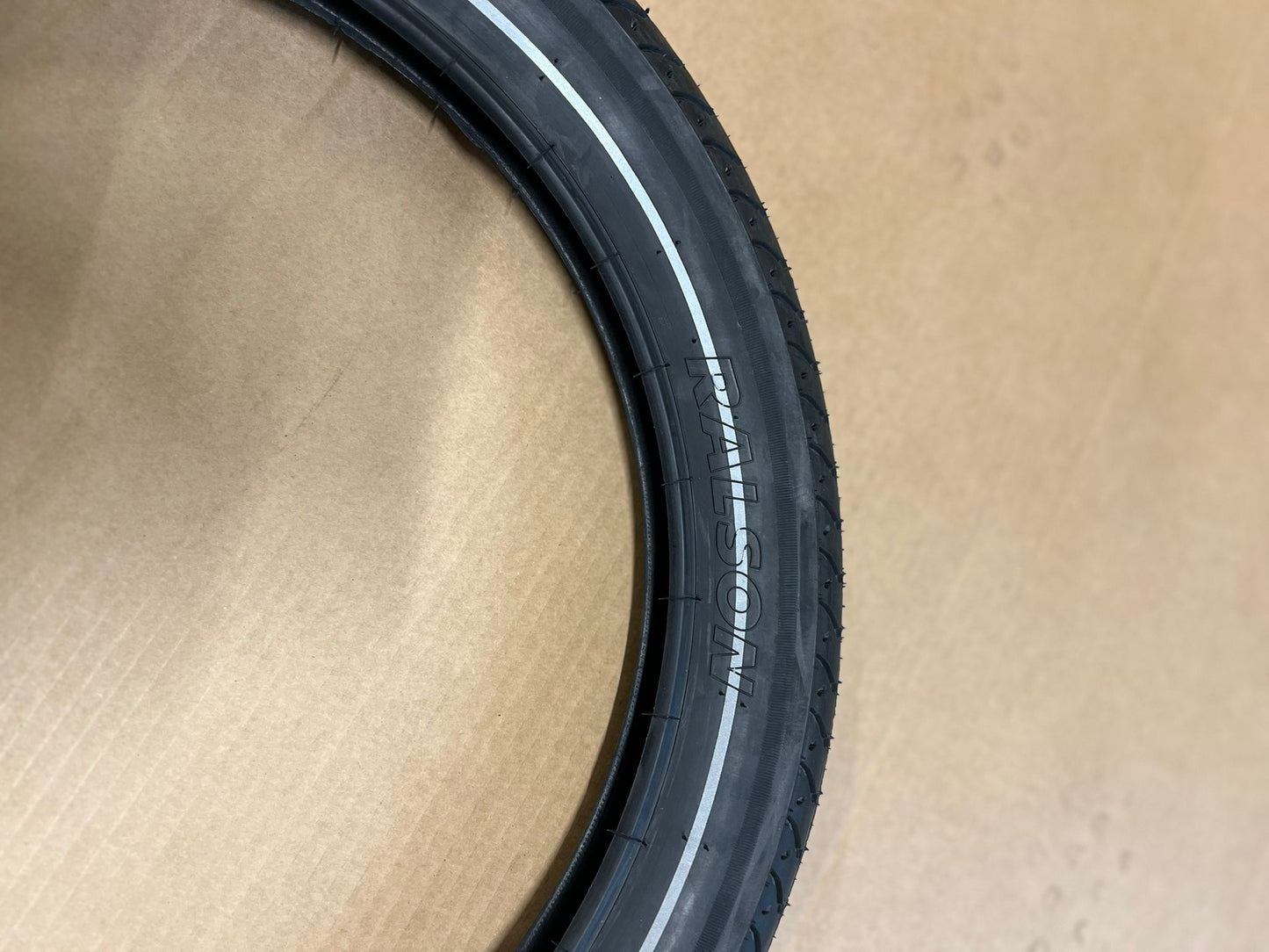 Copertone 20x3.0 RALSON 76-406 nero rigido
