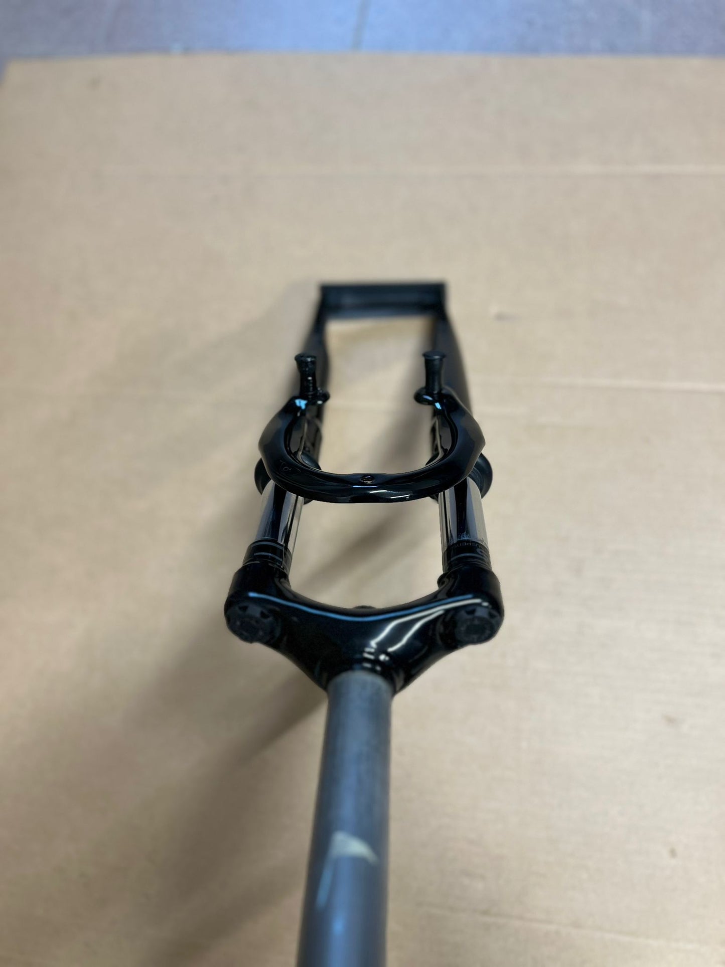Forcella ammortizzata a molla MVtek MTB 24'' 50mm disco e v-brake nero