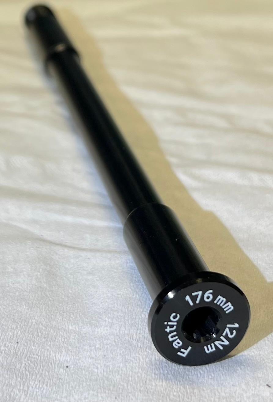 Perno passante M12x176mm (anche per e-bike Fantic) per forcellino UDH nero