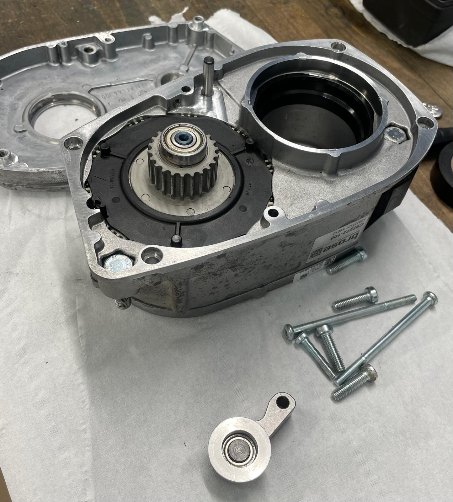 Sostituzione cinghia e revisione motori Brose S ALU