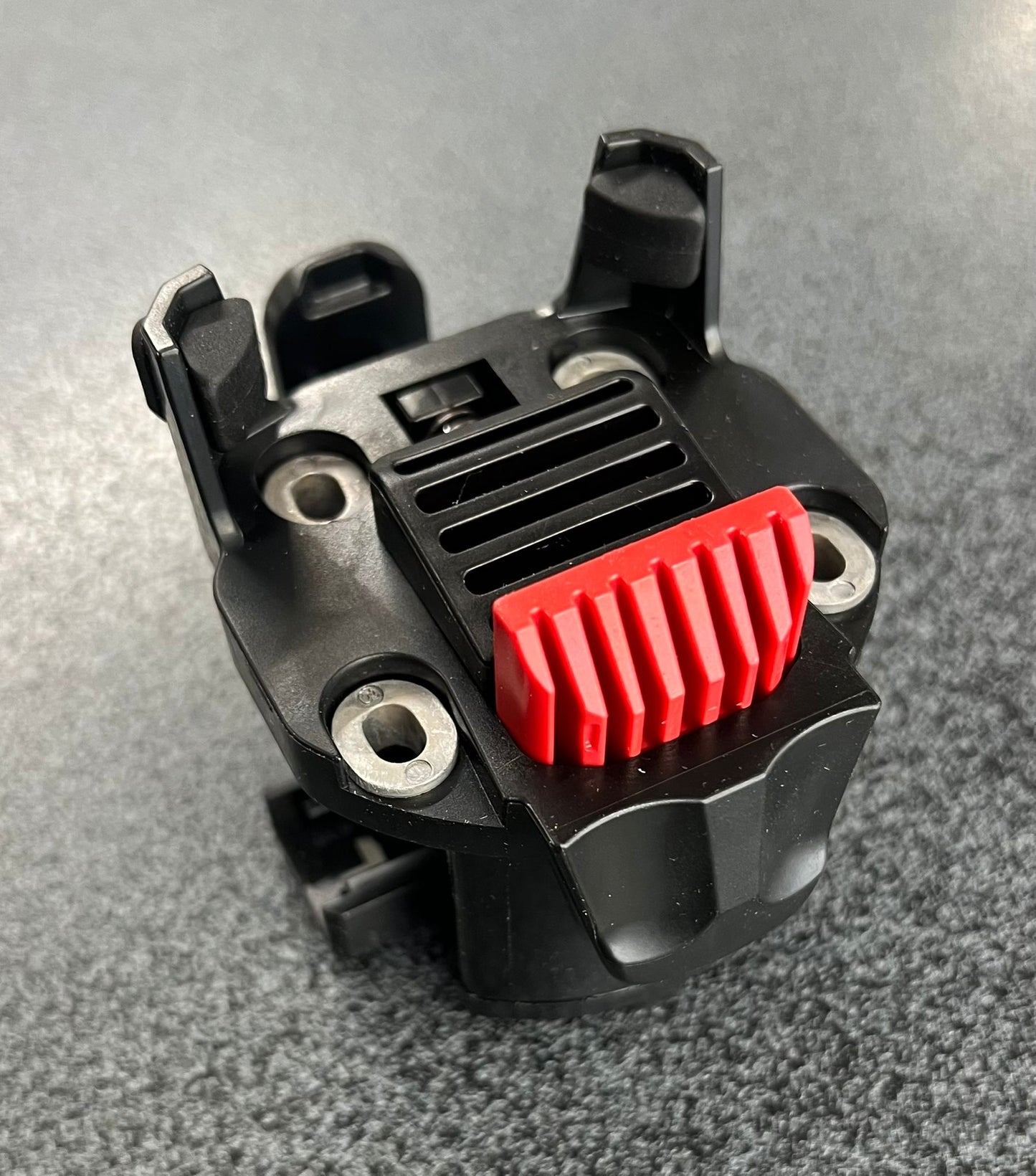 Elemento bloccaggio batterie per e-road Fantic Passo Giau