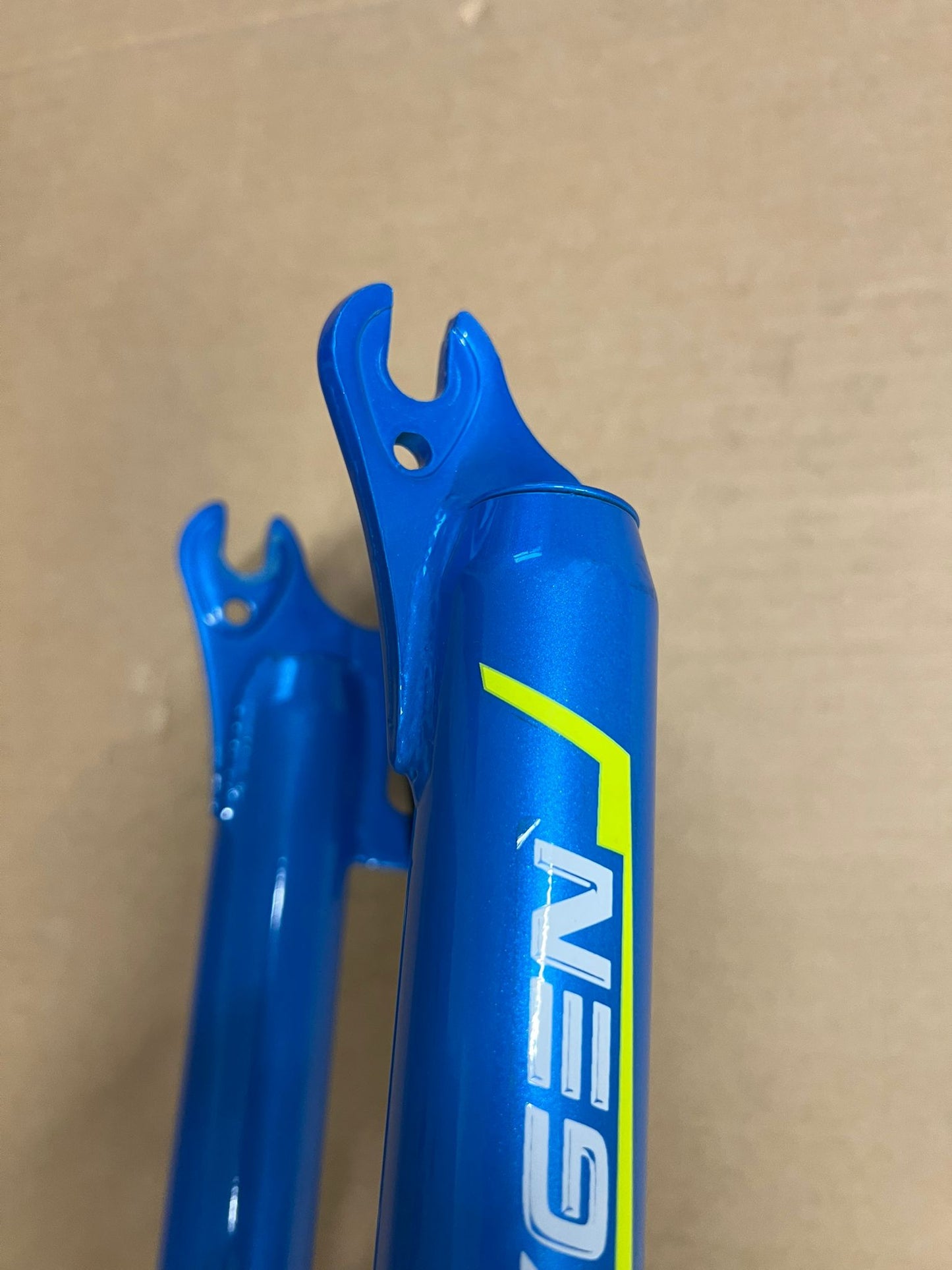 Forcella ammortizzata 27,5" a molla 60mm QR disco azzurro